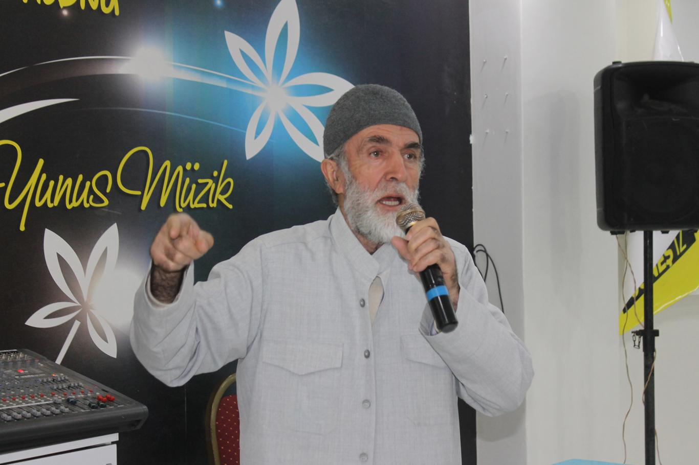 "Hz. Hüseyin Yezid'e biat etseydi bugün zalimlere ses çıkarılmayacaktı" "Hz. Hüseyin Yezid'e biat etseydi bugün zalimlere ses çıkarılmayacaktı"